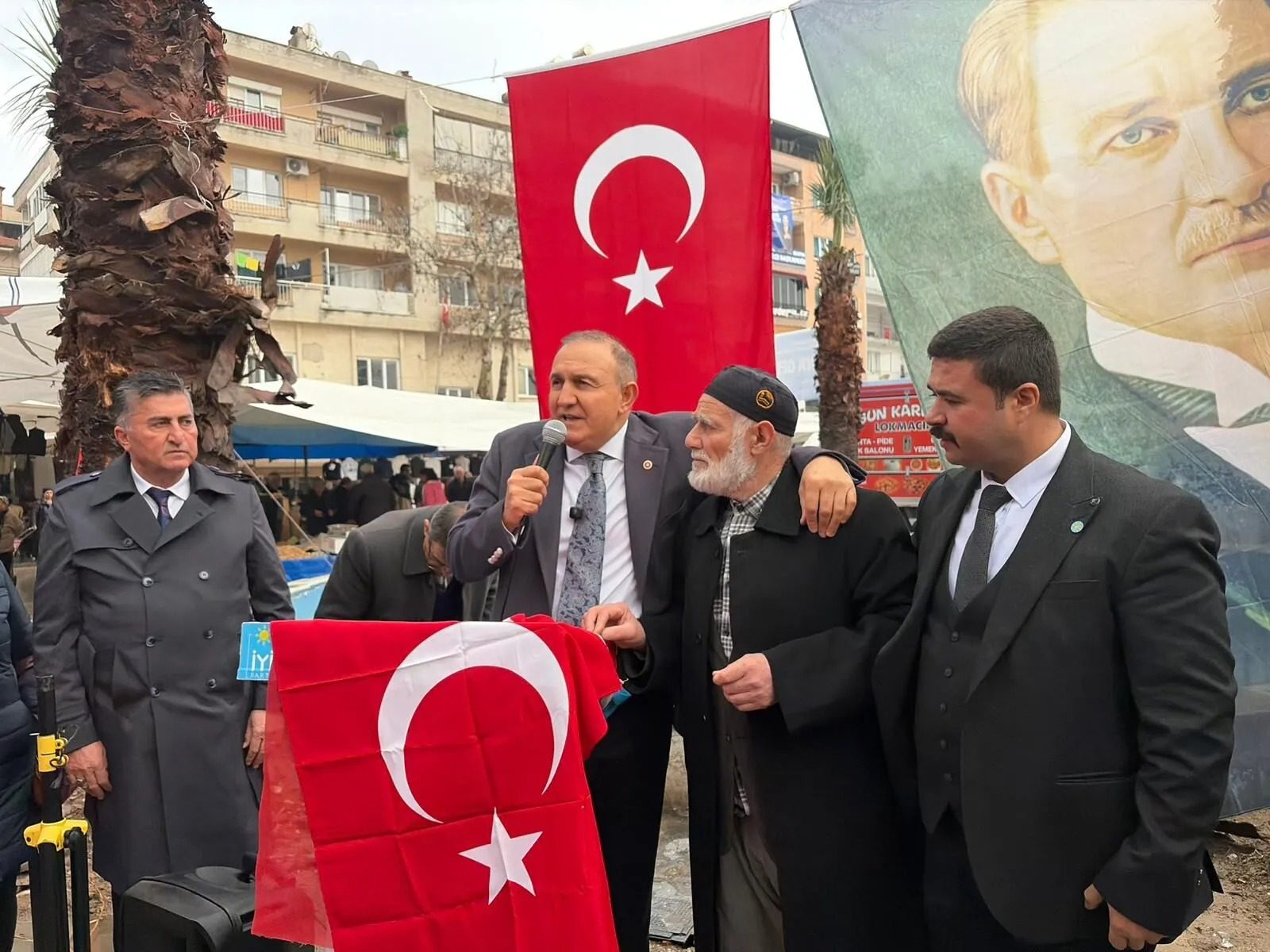 İYİ Parti İncirliova’dan Türk Bayrağına Yapılan Saldırıya Sert Tepki
