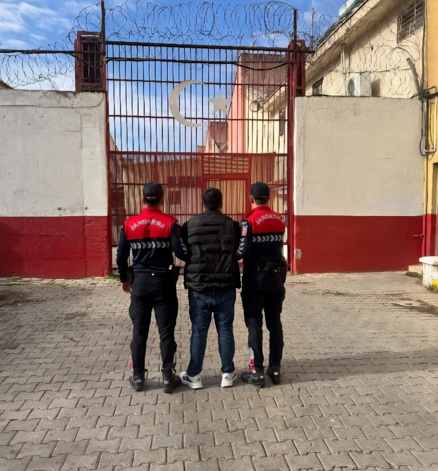 Germencik’te 11 Yıl Hapis Cezası Bulunan Şahıs JASAT Tarafından Yakalandı