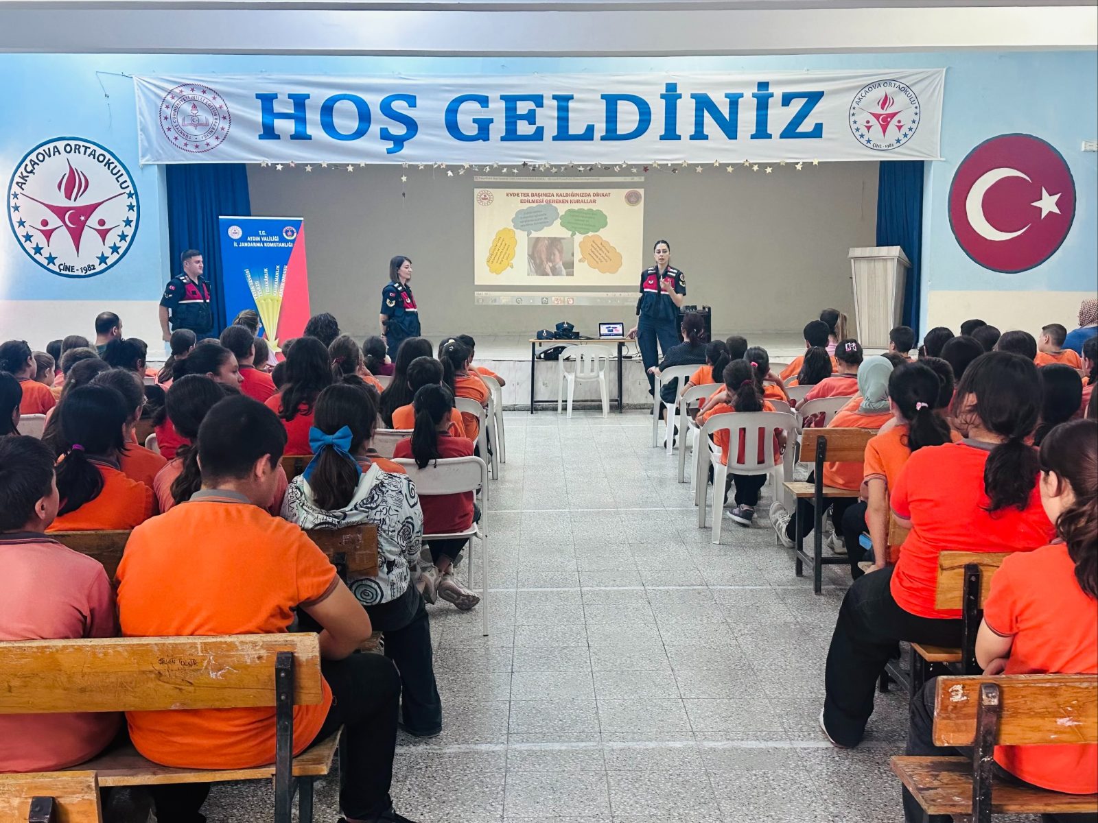 AYDIN’DA JANDARMADAN ÖĞRENCİLERE GÜVENLİK EĞİTİMİ