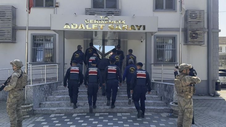 GERMENCİK’TEKİ VAHŞETTE YENİ GELİŞME: CİNAYETE YARDIM ETTİĞİ İDDİA EDİLEN ŞÜPHELİ DE TUTUKLANDI