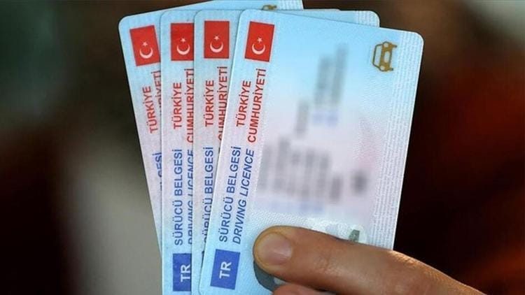 Eski tip ehliyetleri yenileme süresi uzatıldı