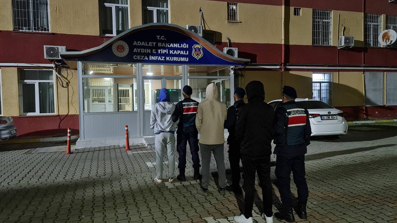KABLO HIRSIZLARI YAKALANDI