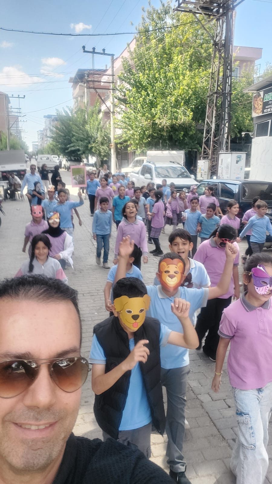 HAYVANLARI KORUMA GÜNÜ’NDE DUYARLILIK ÖRNEĞİ: HÜRRİYET İLKOKULU’NDAN MAMA GÜNÜ ETKİNLİĞİ