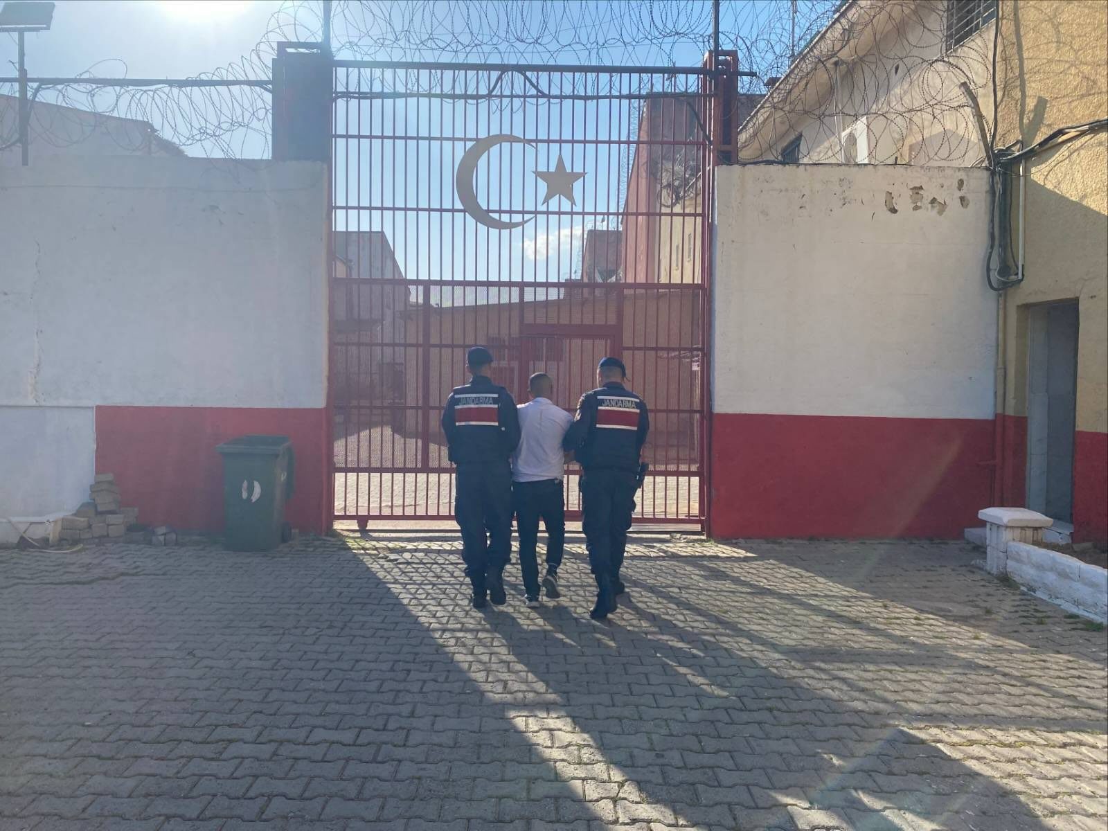 İNCİRLİOVA’DA 5 YIL HAPİS CEZALI HÜKÜMLÜ YAKALANDI