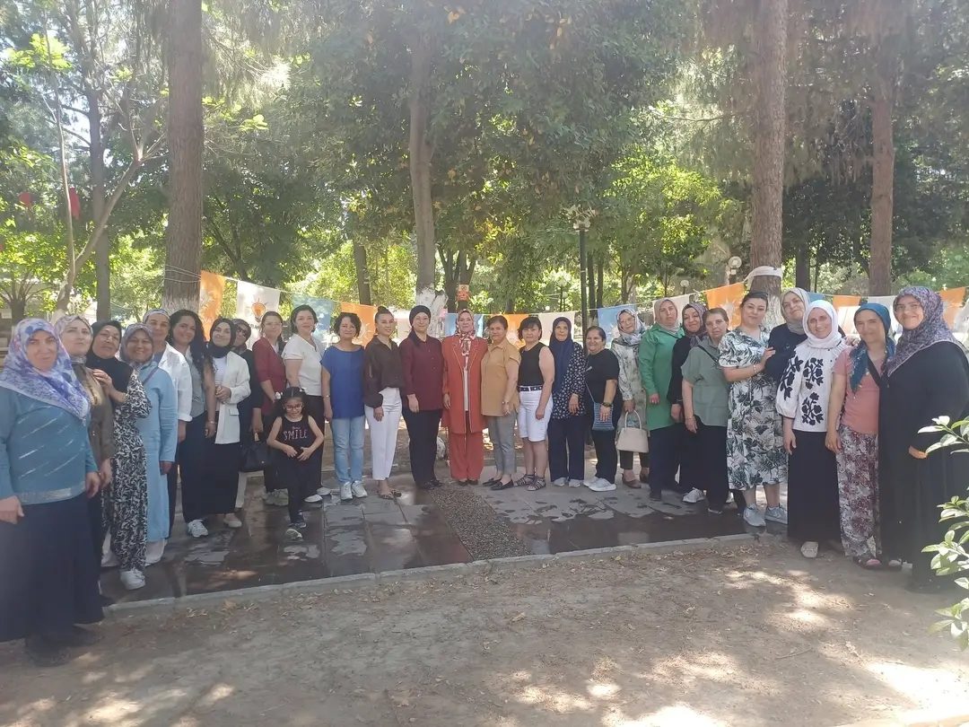 AK PARTİ İNCİRLİOVA KADIN KOLLARI MAHALLE BAŞKANLARIYLA KAHVALTI PROGRAMINDA BULUŞTU