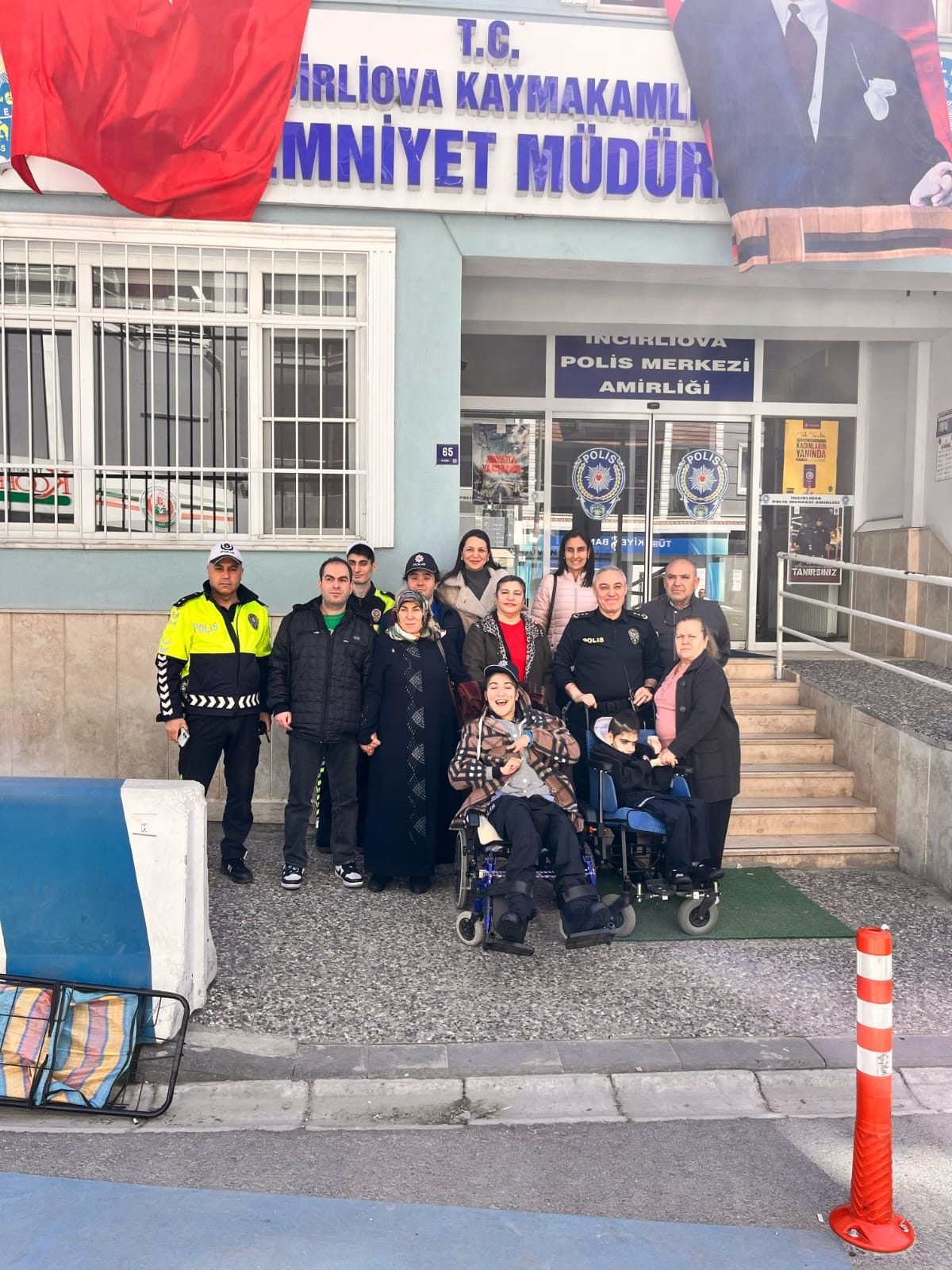 Engelsiz Yaşam Derneği Üyeleri, Polis Haftası’nda İncirliova Emniyet Müdürlüğü’nü Ziyaret Etti