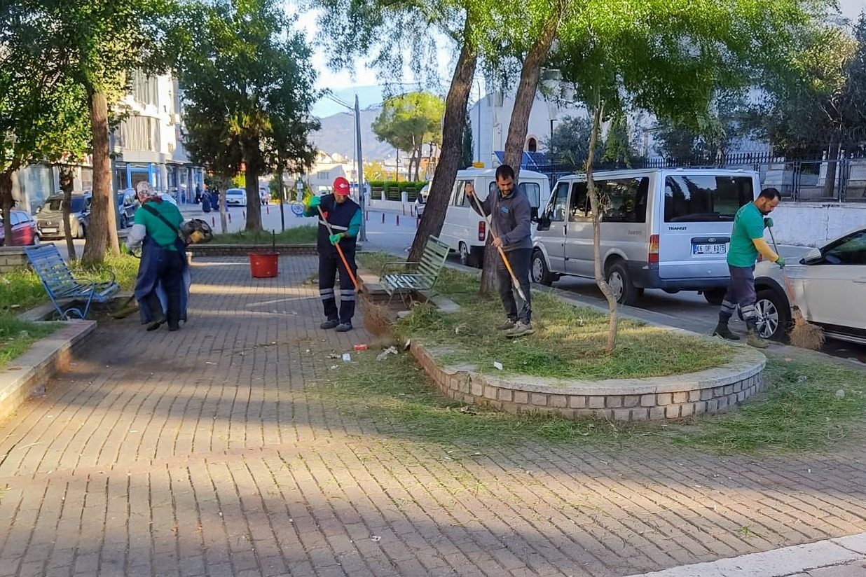 EFELER’İN EKİPLERİNDEN ORTAK TEMİZLİK ÇALIŞMASI