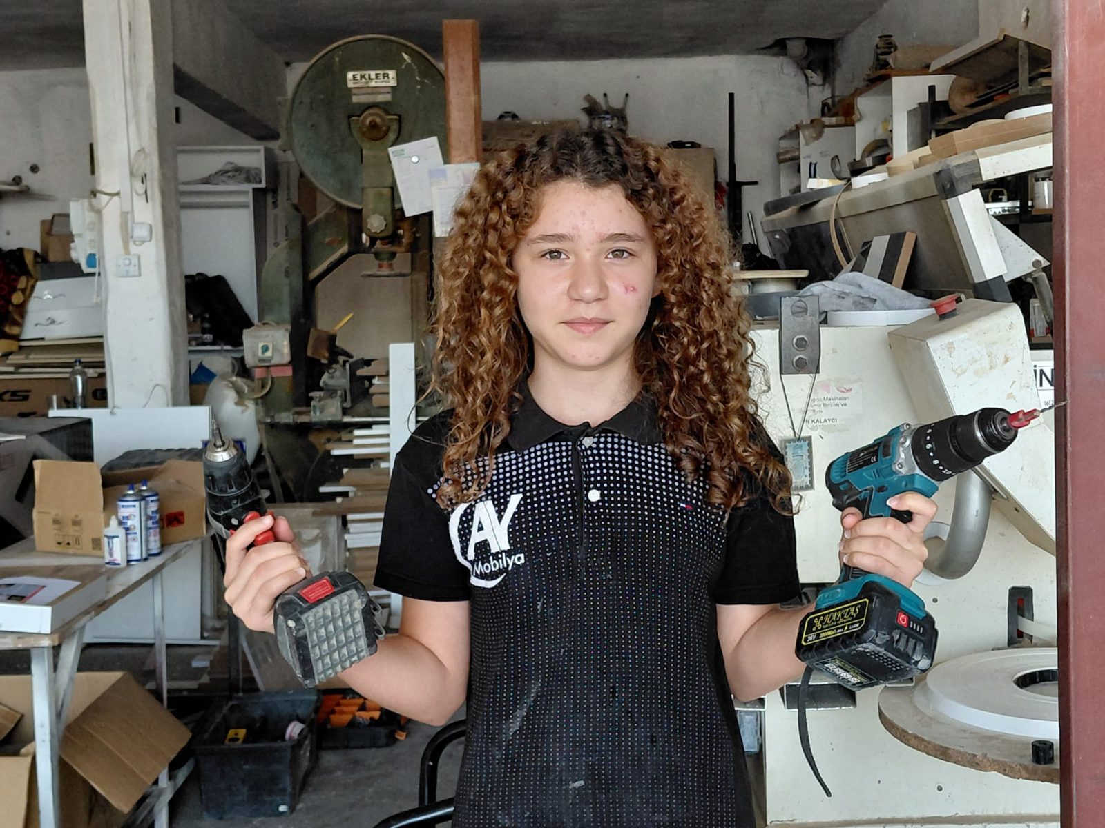 Marangoz Baba ve 3 Çocuğu Aynı Mesleği Yapmanın Gururunu Yaşıyor