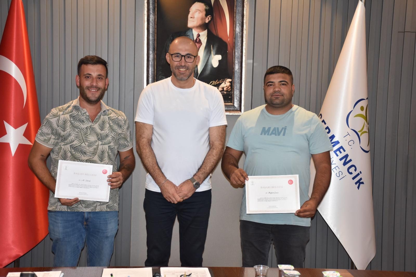 BAŞKAN ZENCİRCİ'DEN YANGIN SÖNDÜRME ÇALIŞMALARINA KATILAN PERSONELE ÖDÜL