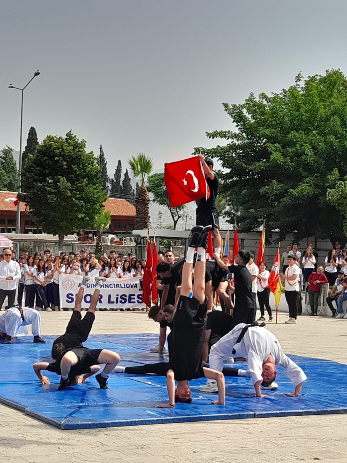 İNCİRLİOVA'DA 19 MAYIS COŞKUYLA KUTLANDI