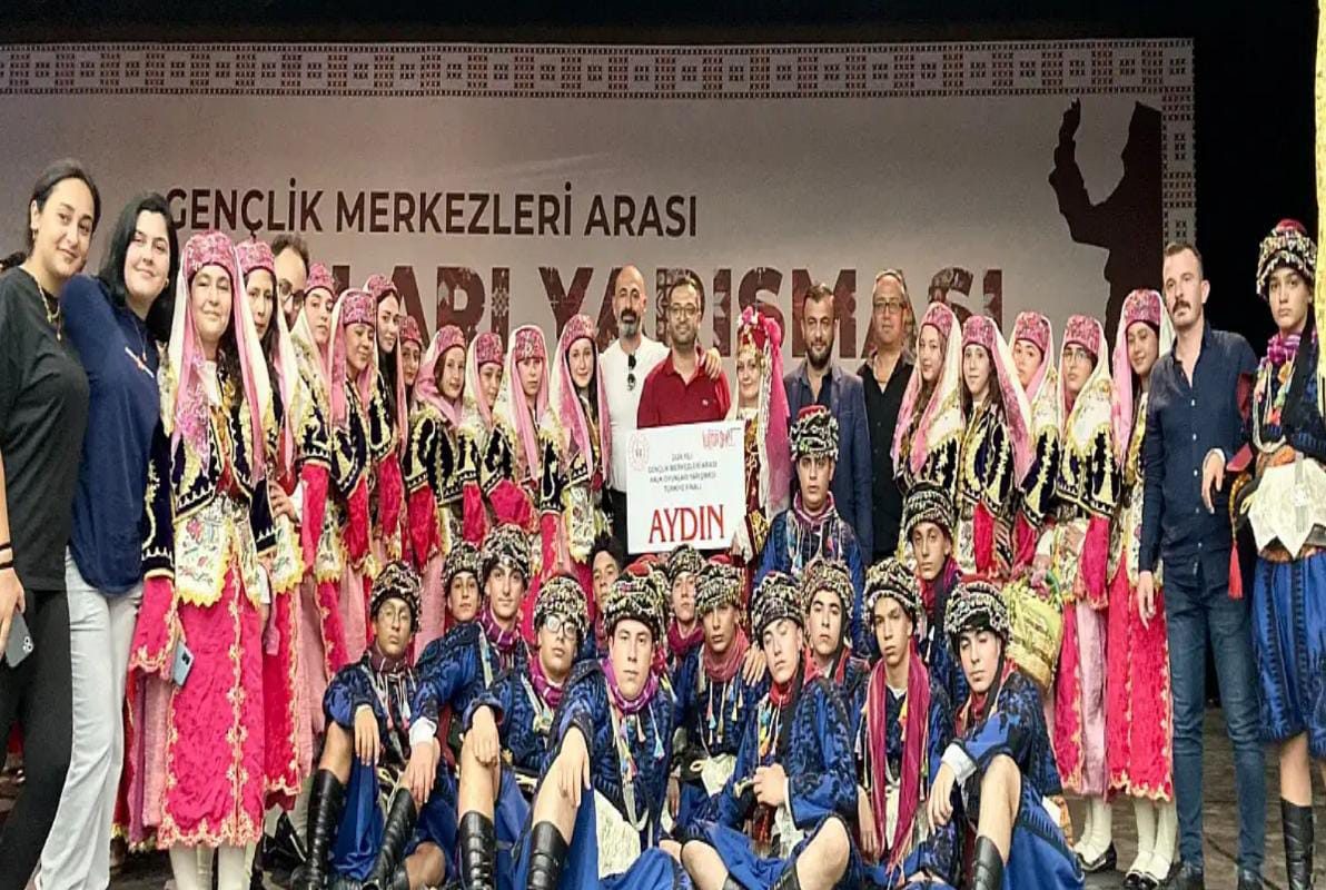 Köşk Gençlik Merkezi Halkoyunları Ekibi Türkiye Finali’nde İkinci Oldu