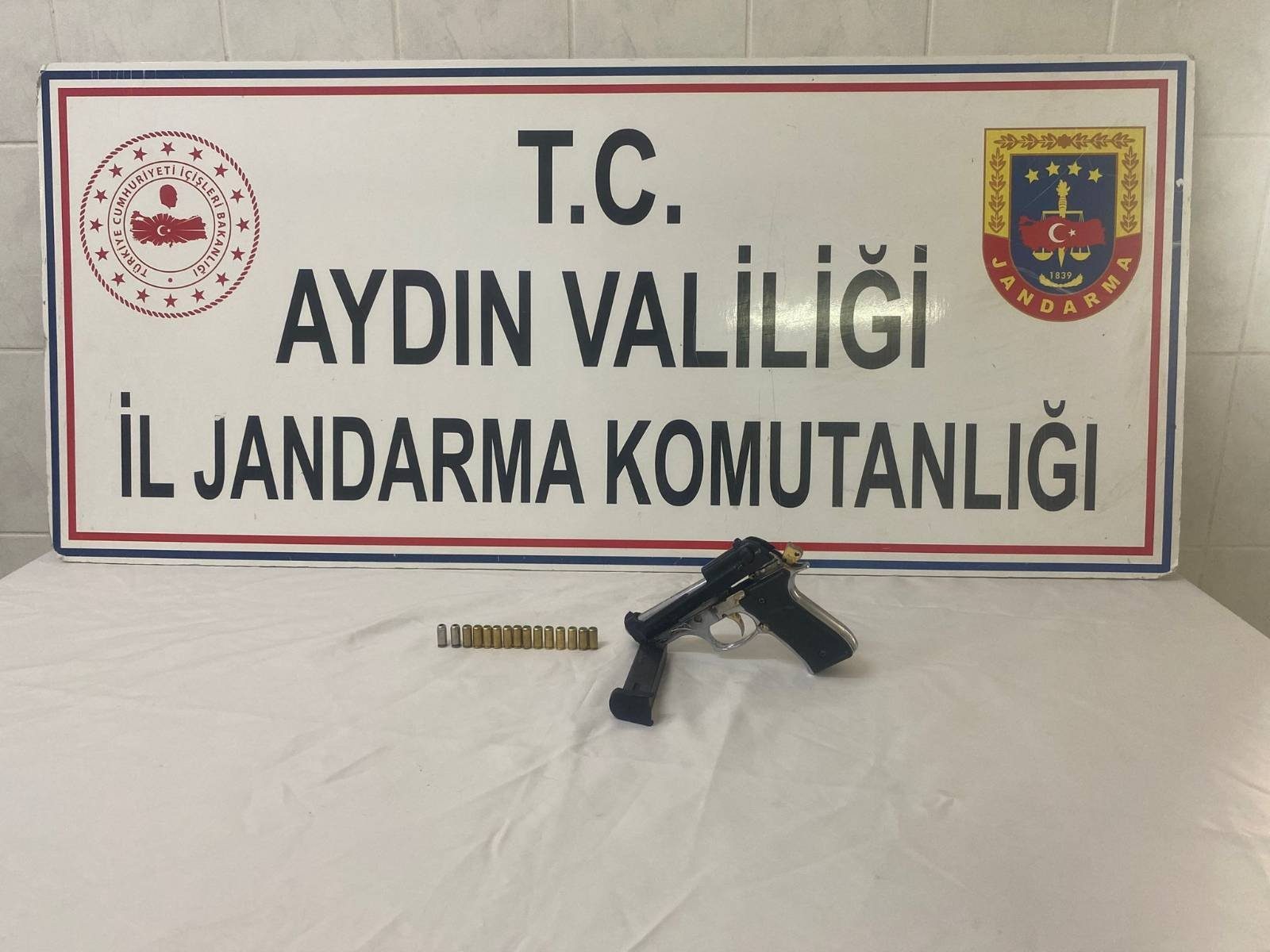 JANDARMA KURUSIKI SİLAH ELE GEÇİRDİ