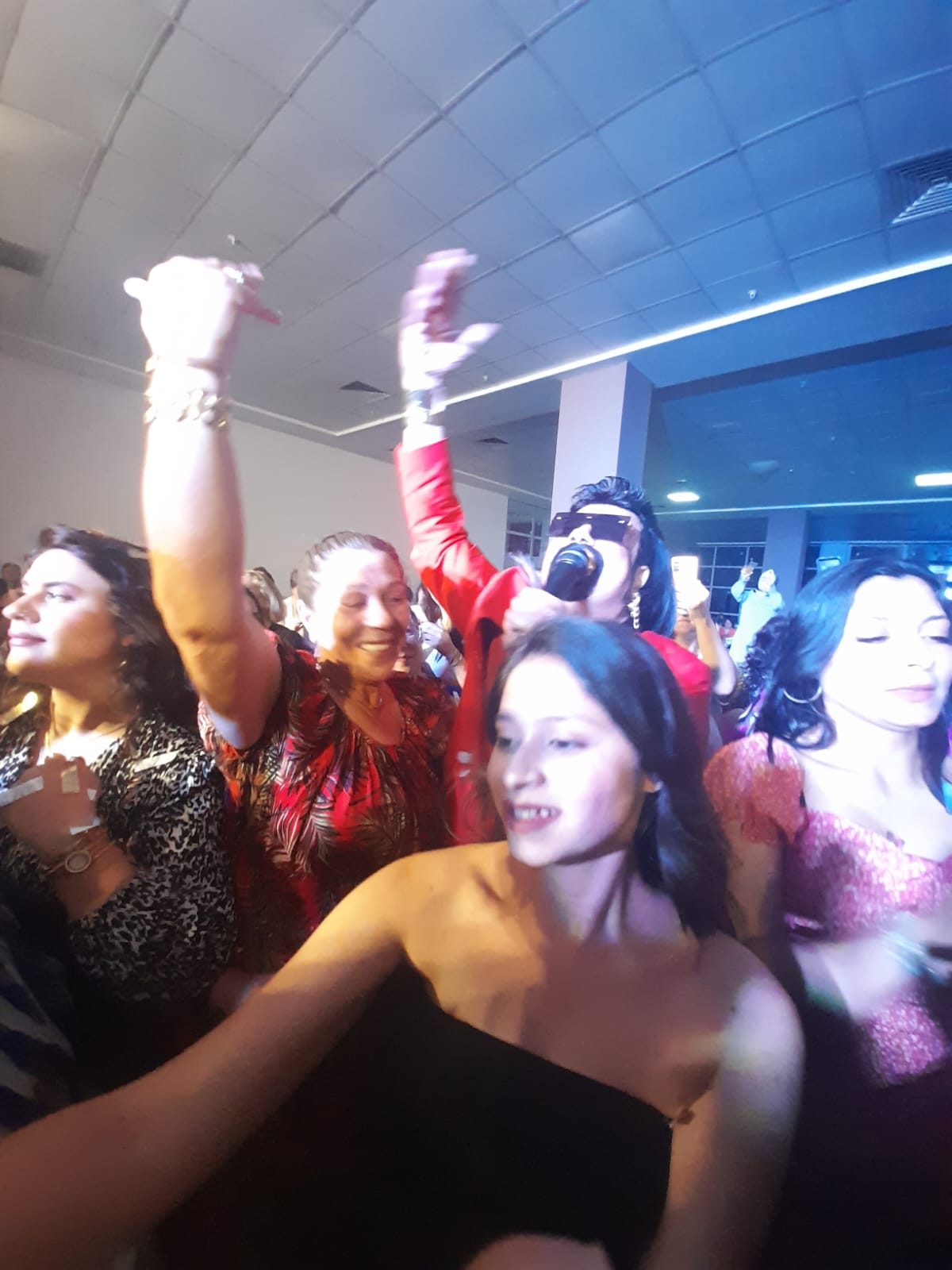 Kadınlar Kobra Murat'ın şarkıları ile coştu