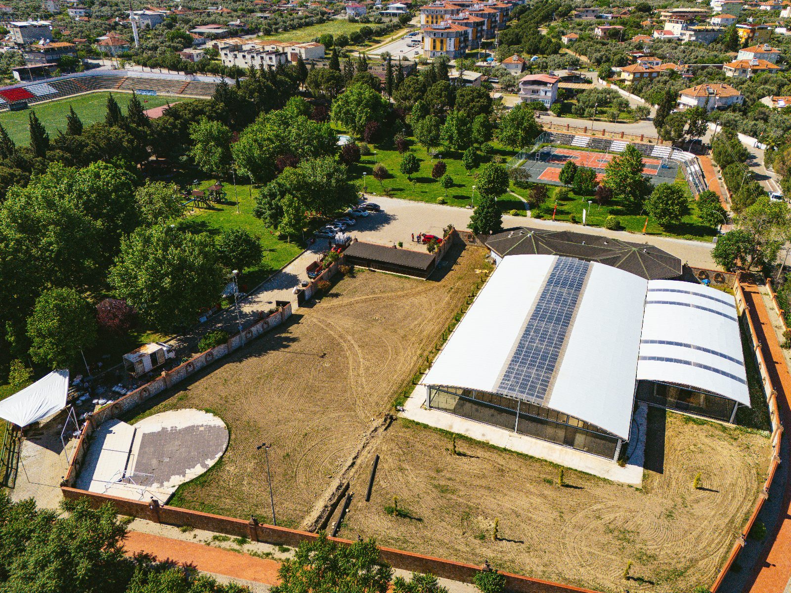 PAMUKÖREN SPOR TESİSLERİ YENİLENDİ, GENÇLERİN HİZMETİNE AÇILDI