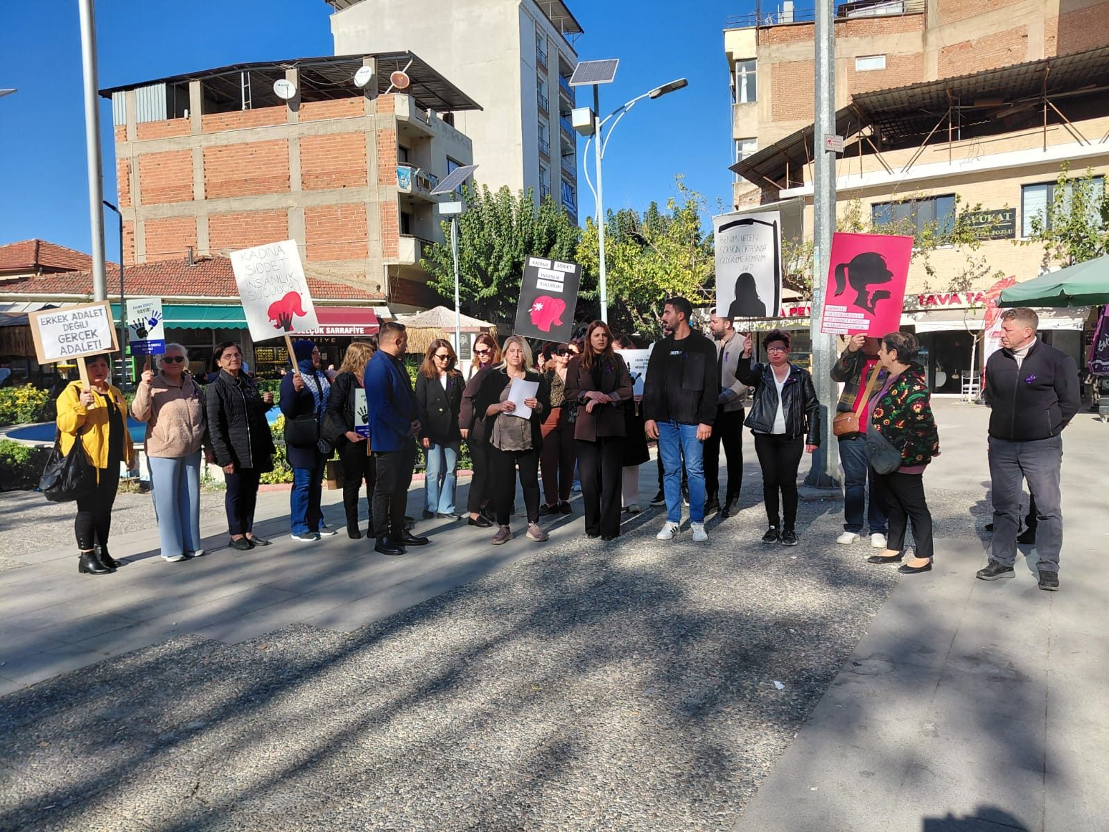 CHP İncirliova Kadın Kolları’ndan 25 Kasım’da Şiddete Karşı Farkındalık Yürüyüşü