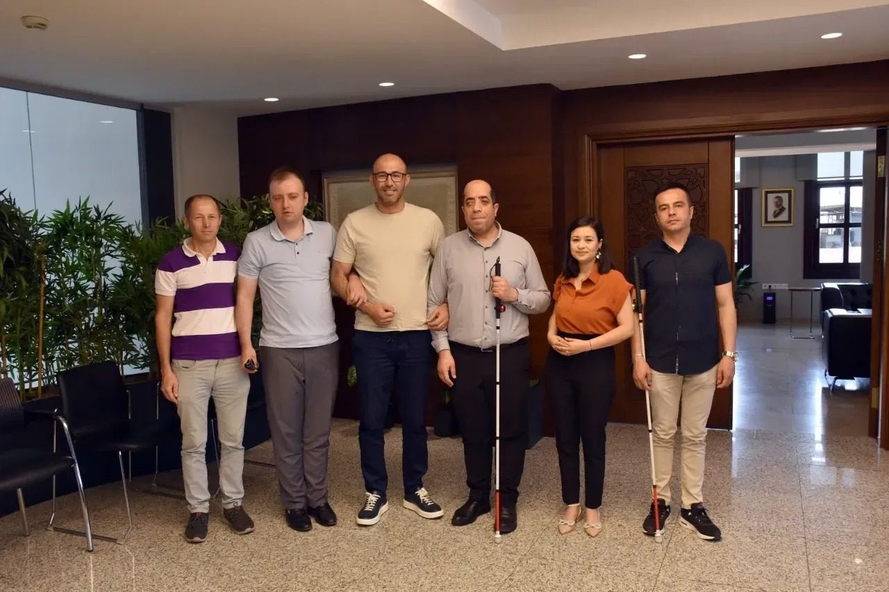 Başkan Zencirci Altı Nokta Körler Derneği'ni ağırladı