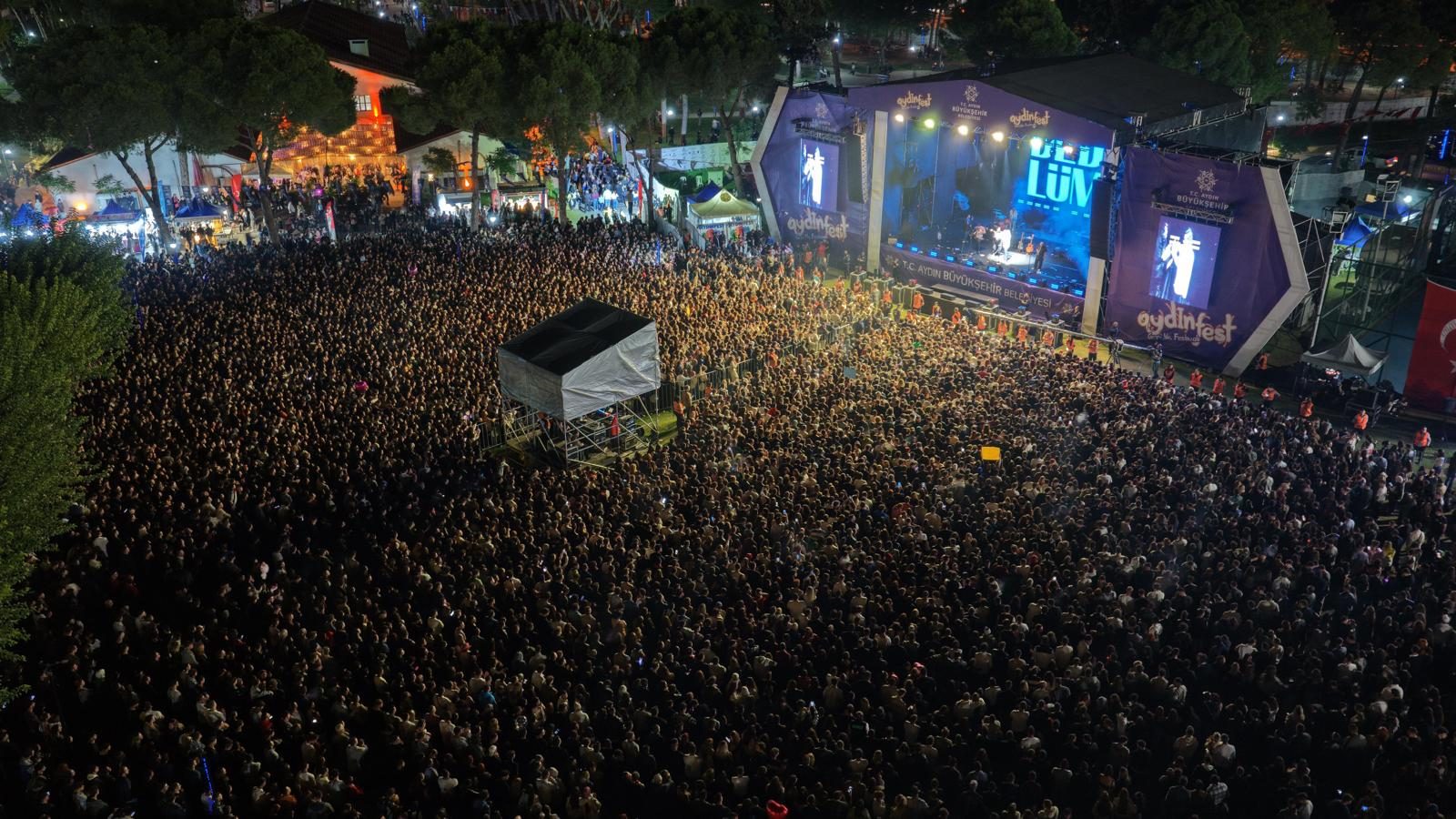 55 BİN AYDINLI AYDINFEST’TE MÜZİKLE BULUŞTU: GENÇLİK FESTİVALİ’NDE COŞKU ZİRVEYE ÇIKTI