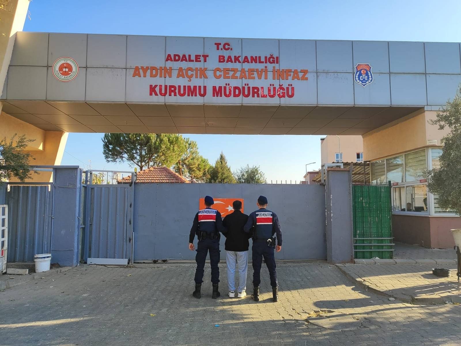 JANDARMA ARANAN 26 KİŞİYİ YAKALADI