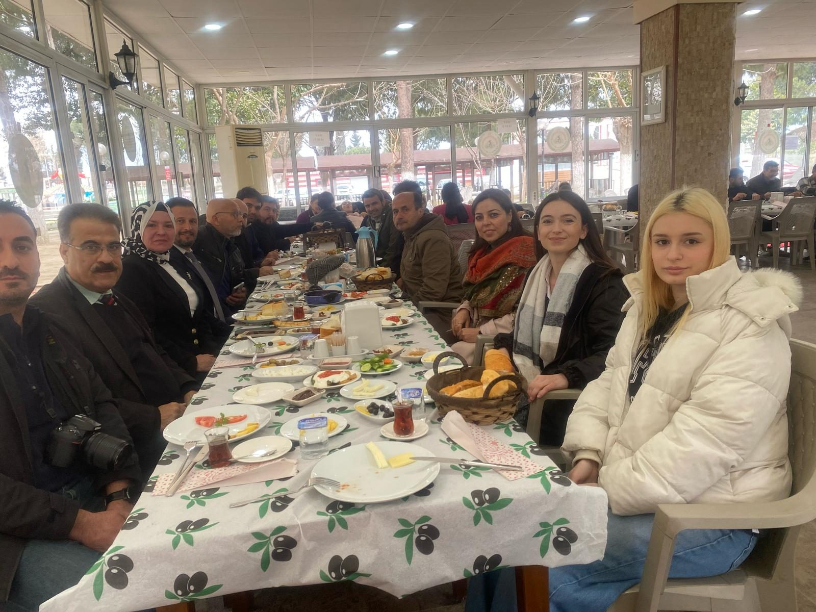 İNCİRLİOVA AK PARTİ’DEN BASINA KAHVALTI