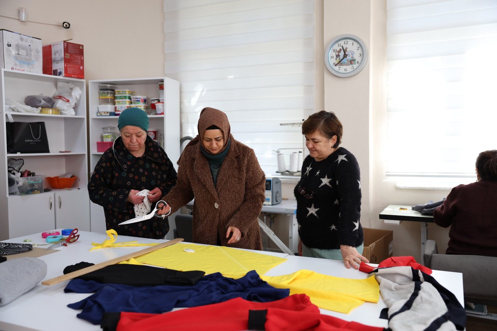 BAŞKAN YETİŞKİN İLE KADINLAR ÜRETİME KATILIYOR