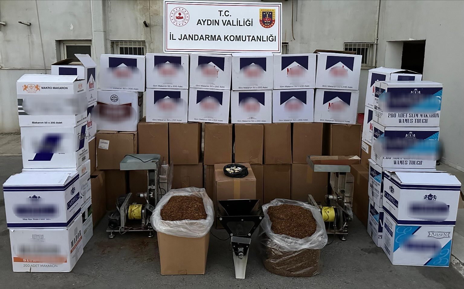 Efeler’de Kaçak Sigara Operasyonu
