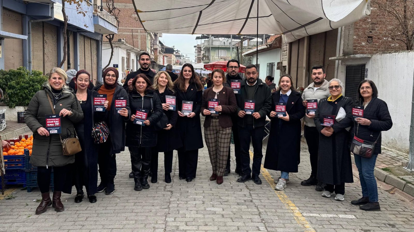 CHP İncirliova’dan Salı Pazarı’nda Asgari Ücret Tepkisi: “Yalana Dolana Tokuz, Asgari Ücret 39 Bin TL Olmalı”