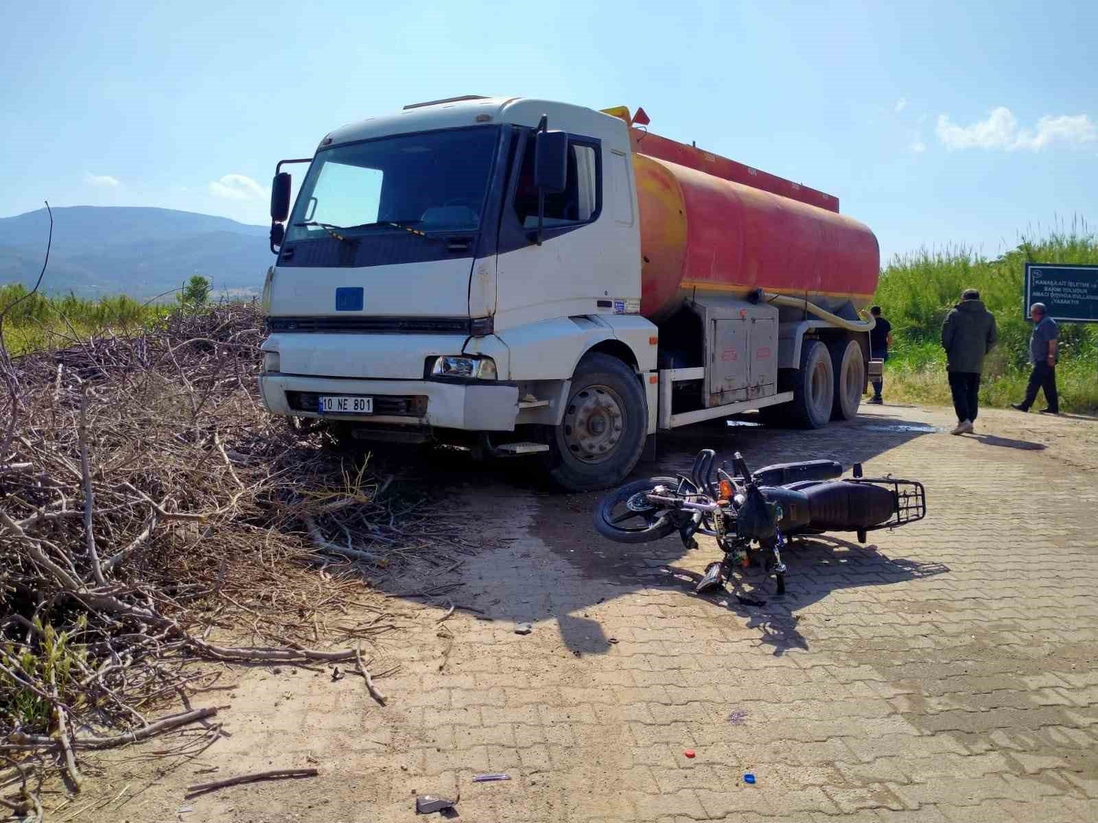 Su tankeri ile çarpışan motosiklet sürücüsü yaralandı