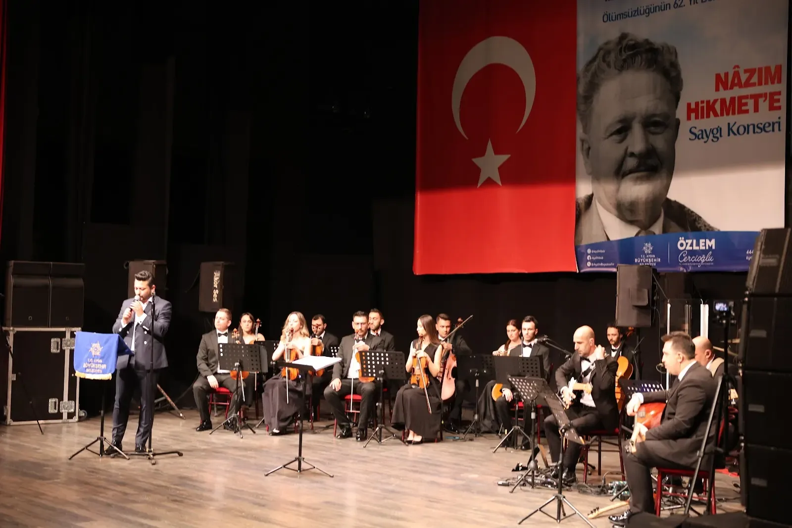 AYDIN BÜYÜKŞEHİR BELEDİYESİ ‘MEMLEKET ŞAİRİ’ NÂZIM HİKMET’İ KONSER İLE ANDI