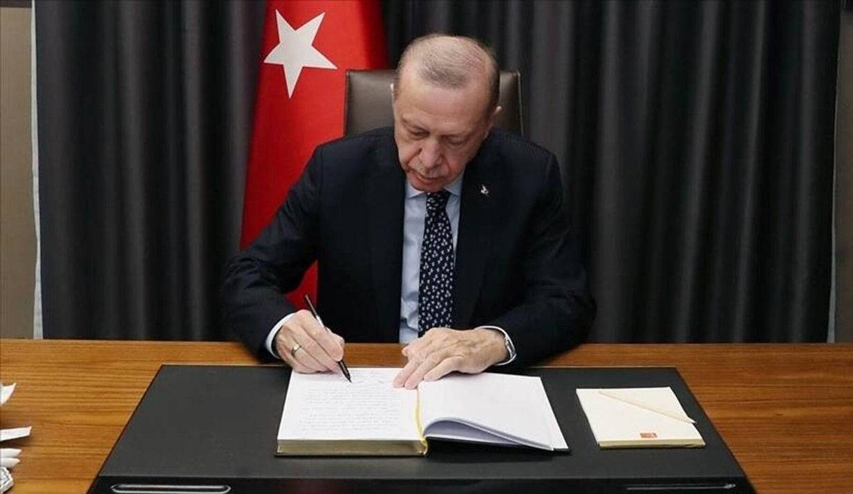 ERDOĞAN’DAN DÖRT BAKANLIĞA YENİ ATAMALAR                                             Cumhurbaşkanlığı tarafından yapılan atamalar Resmi Gazete’de yayımlandı