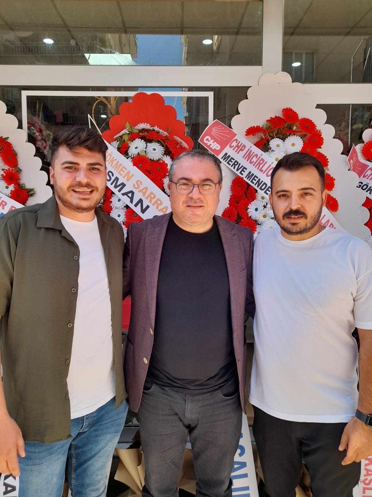 Yeni bir çiçekçi dükkânı açıldı: AY KA ÇİÇEKÇİLİK