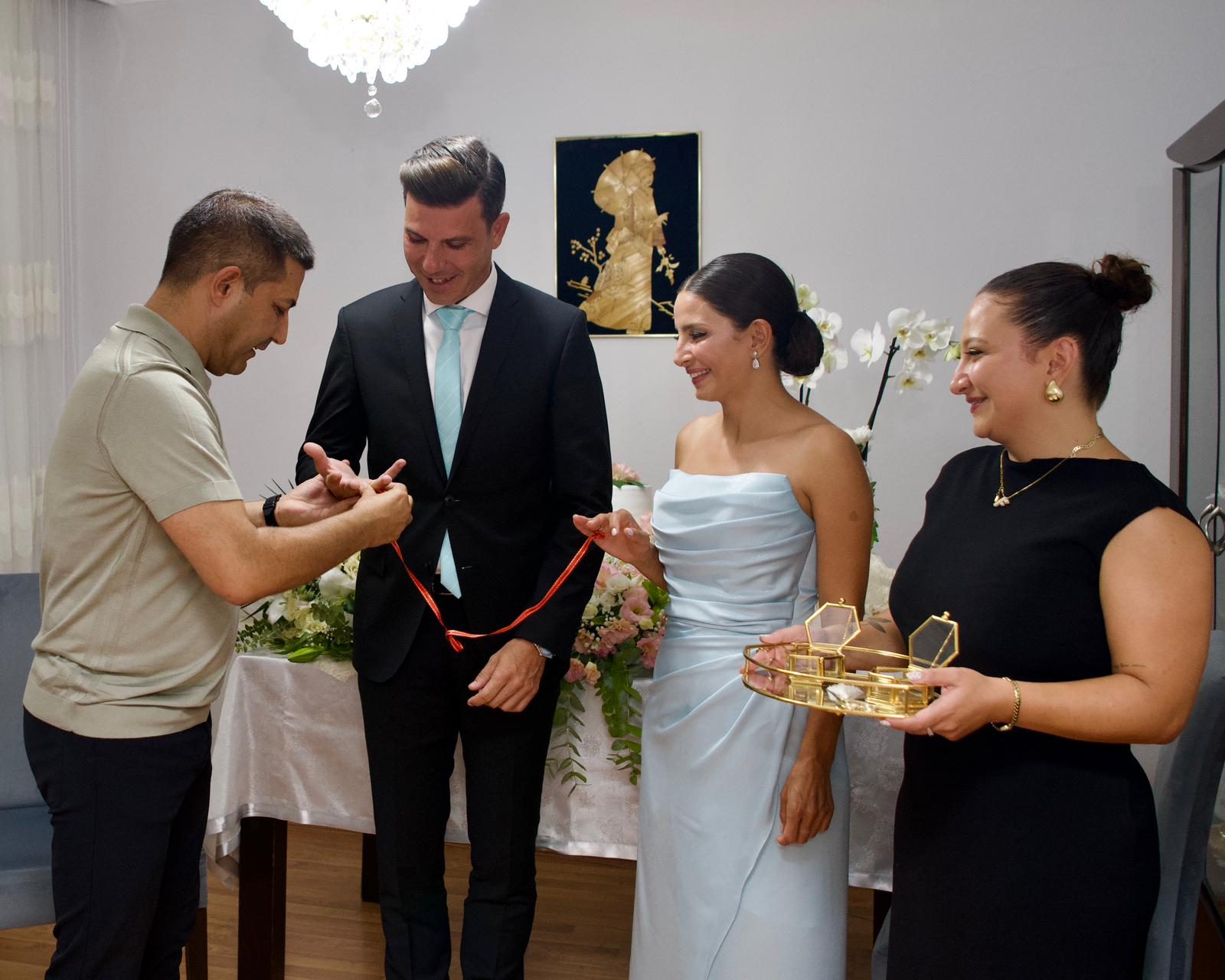 BAŞKAN ÖMER GÜNEL GENÇ ÇİFTİN MUTLULUKLARINA ORTAK OLDU