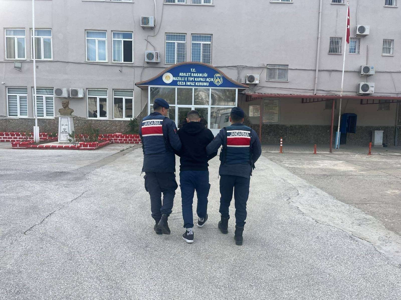 NAZİLLİ’DE UYUŞTURUCUDAN ARANAN KİŞİ YAKALANDI