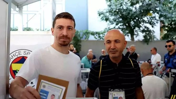 Mert Hakan'dan tüzüğe aykırı hareket
