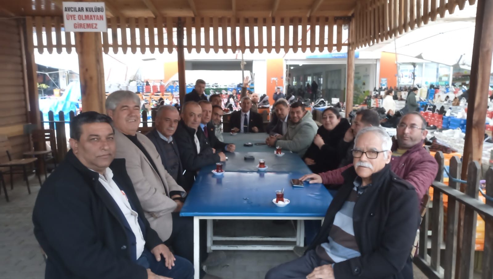 İNCİRLİOVA'NIN MAHALLE MUHTARLARI 'SEVGİLİLER GÜNÜN DE" BİRLİK BERBERLİK MESAJI