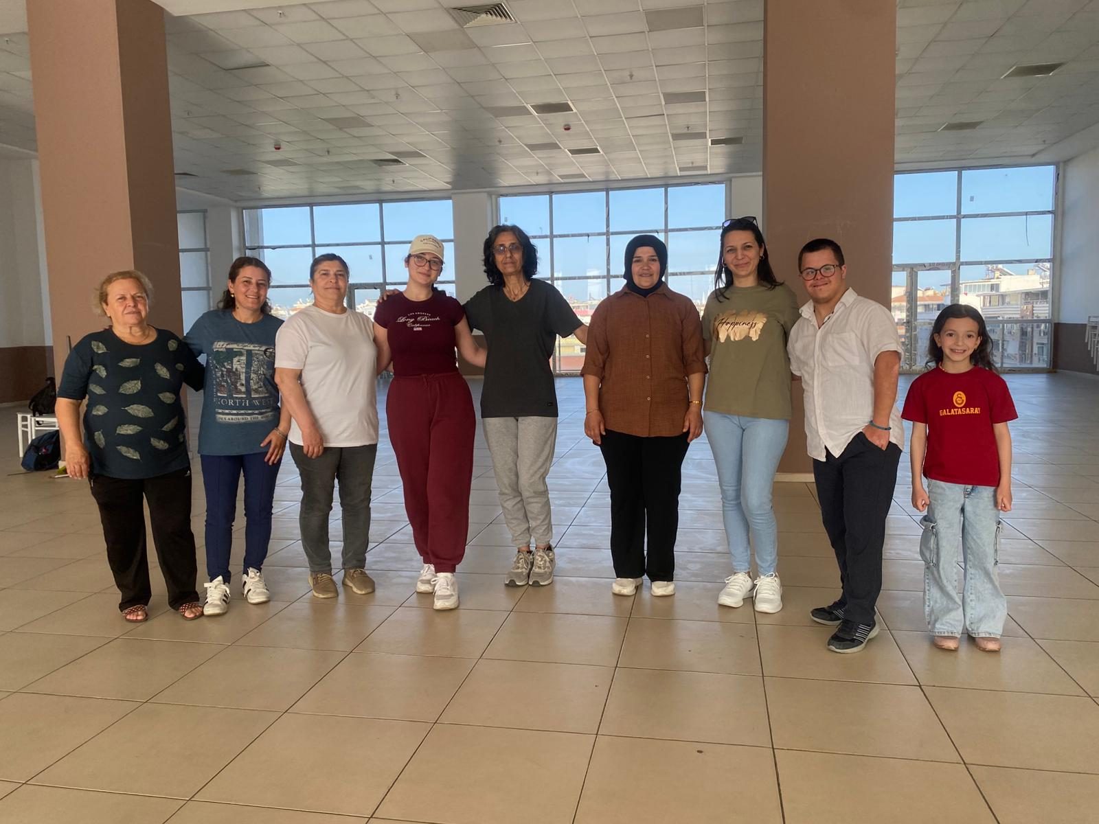 ÖZVERİLİ ANNELERE ALKIŞ