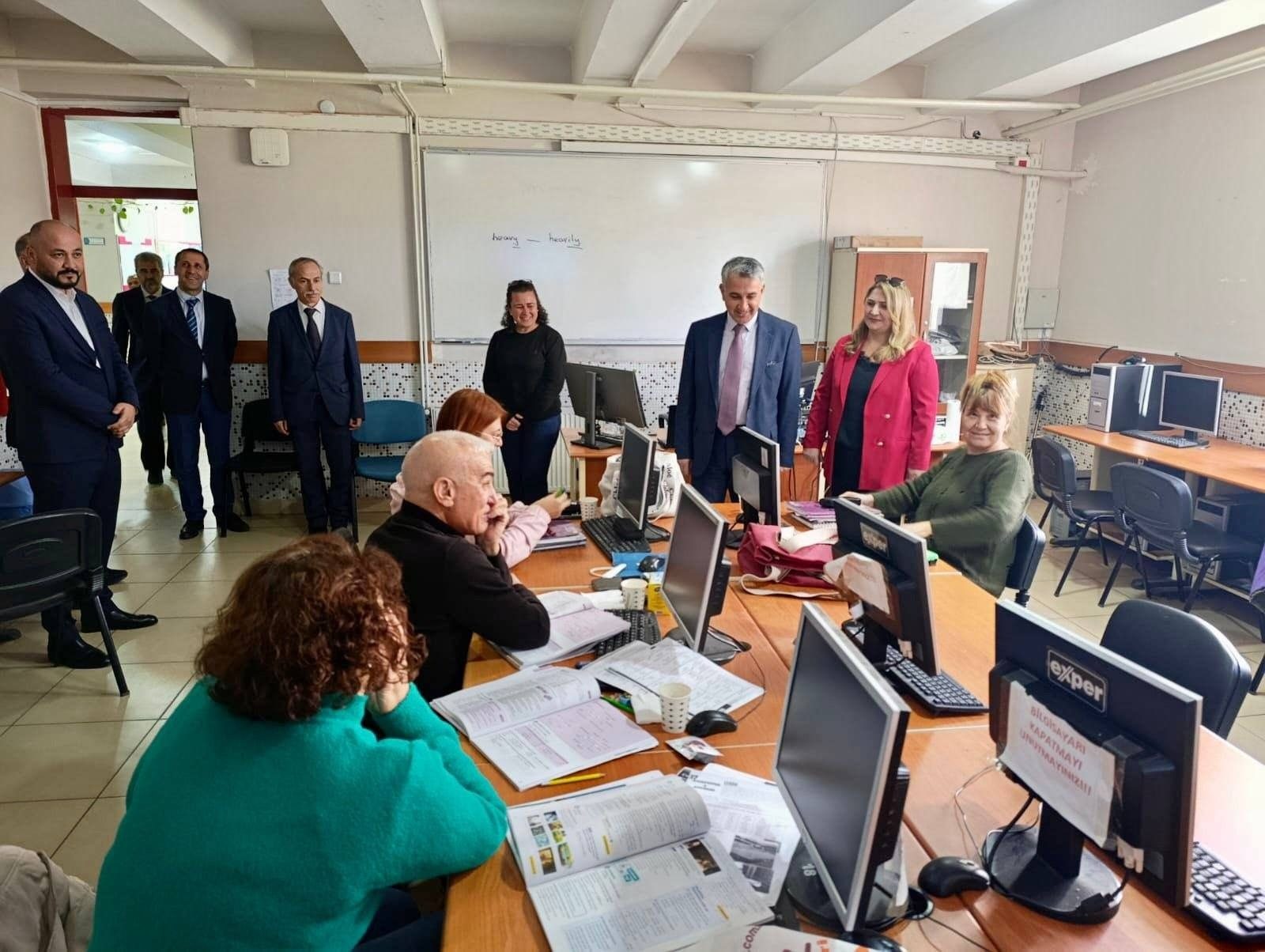 İncirliova Kaymakamı İlhan Abay’dan Halk Eğitimi Merkezi’ne Ziyaret
