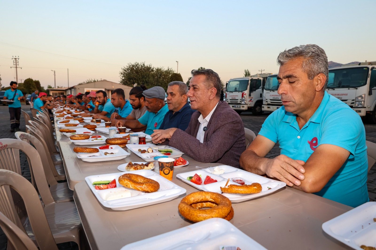 BAŞKAN YETİŞKİN MESAİ ARKADAŞLARIYLA KAHVALTIDA BULUŞTU