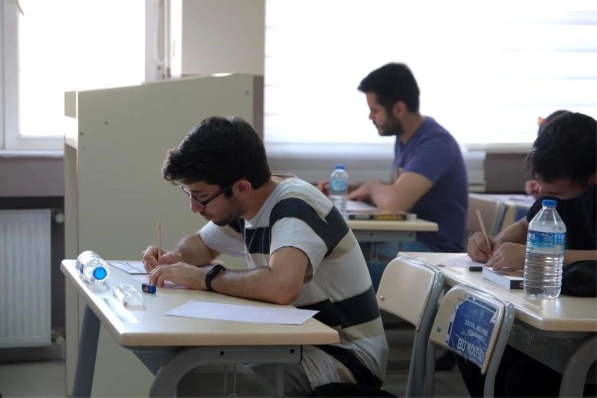 Kaymakamlığı, ihtiyaç sahibi öğrencilerin KPSS giriş ücretlerini karşılayacak