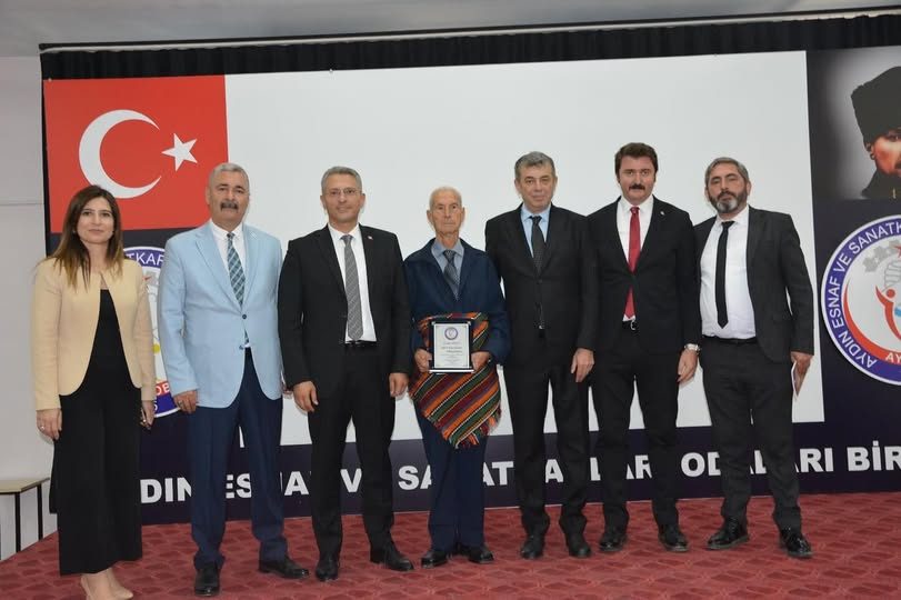 Söke’nin Âhisi seçilen Halil Arabacı, mesleğe olan sevgisi ve dürüstlüğüyle örnek oluyor.