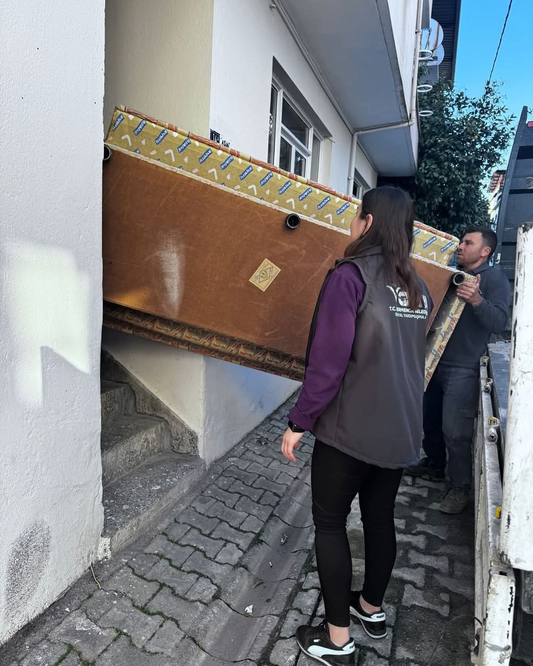 GERMENCİK BELEDİYESİ İKİNCİ EL EŞYA BAĞIŞINDA KÖPRÜ OLUYOR