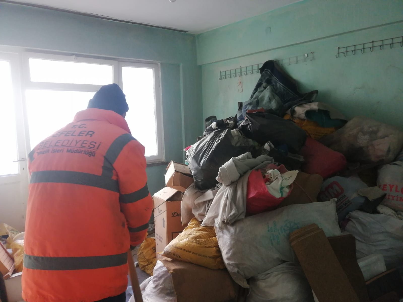 EFELER’DEN ÇÖP EV TEMİZLİĞİ: TOPLUM SAĞLIĞI İÇİN HAREKETE GEÇTİLER