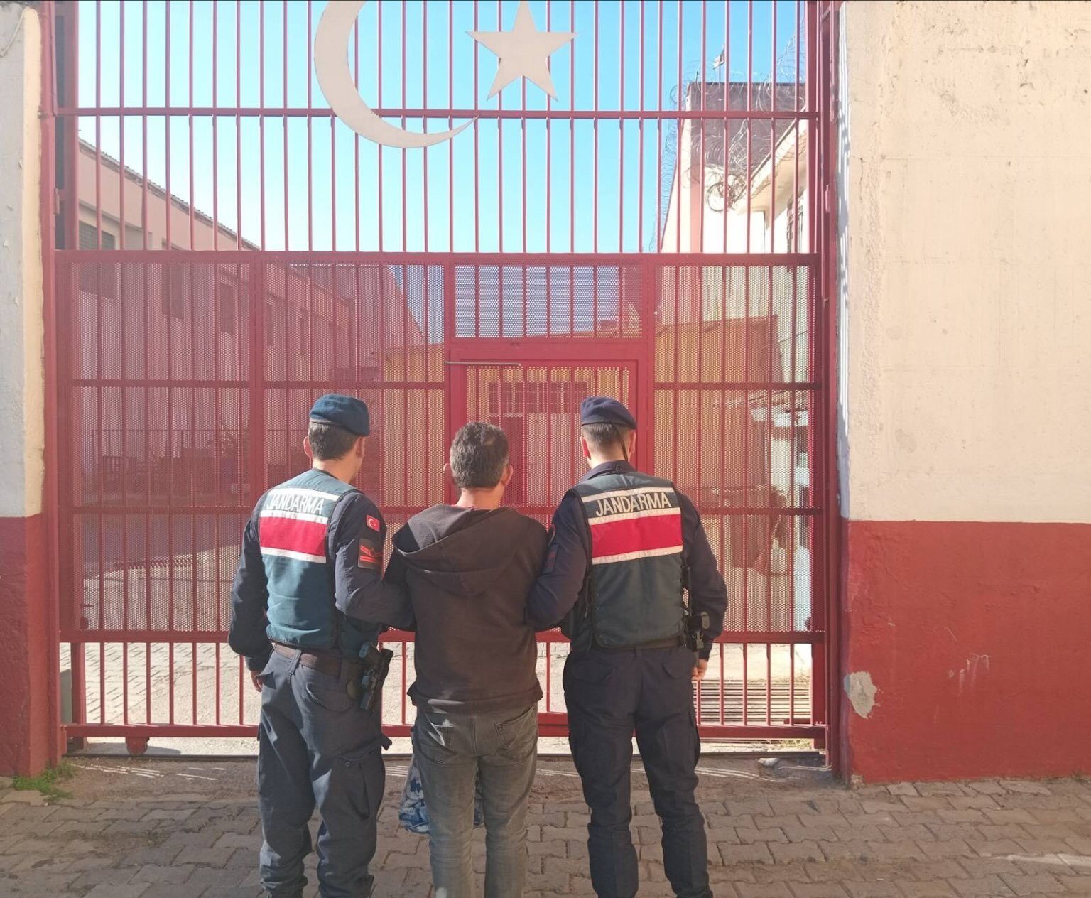 Aydın Jandarmadan Aranan Şahıslara Yönelik Başarılı Operasyon