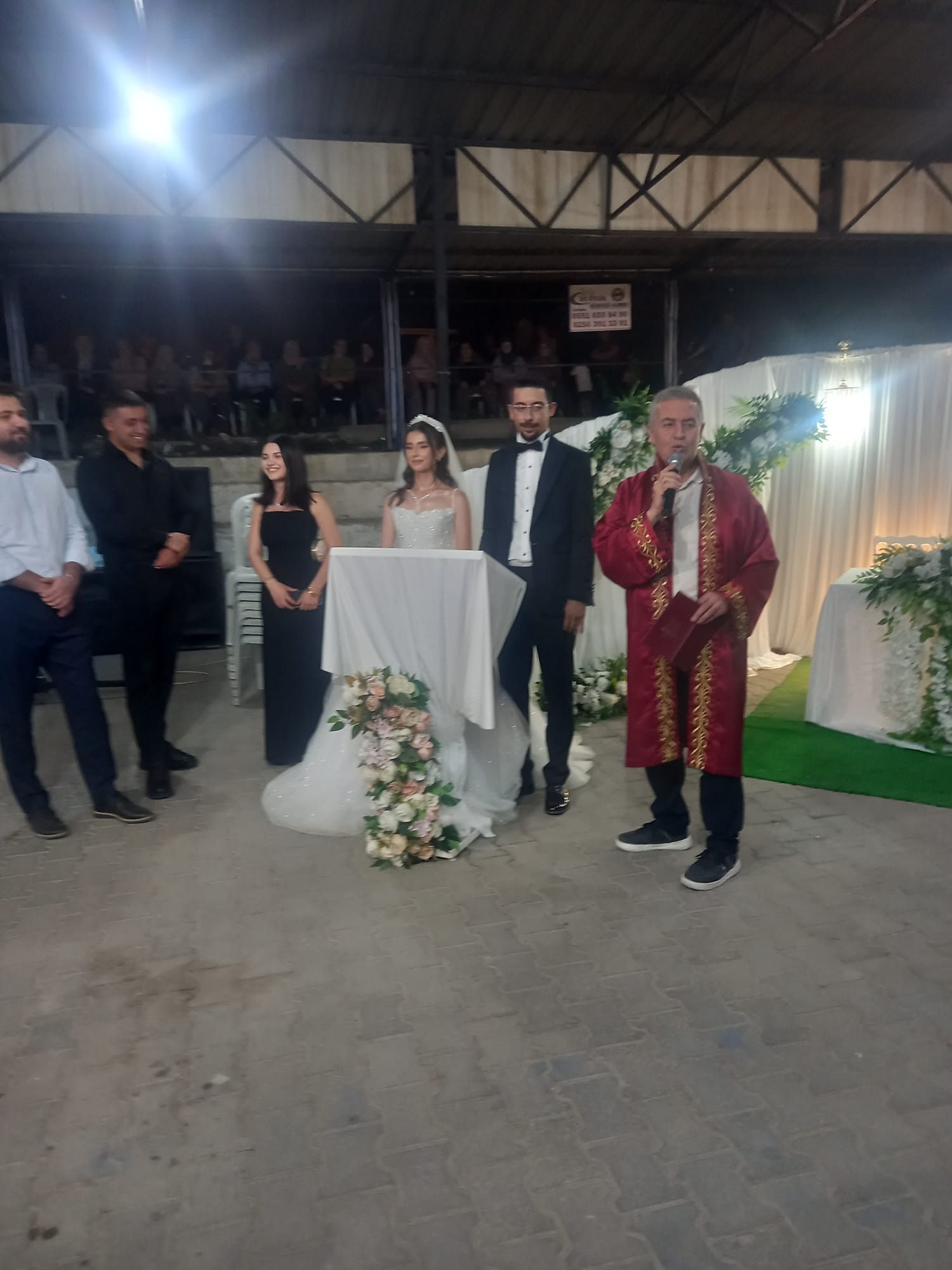 AYŞE NUR VE HİLMİ YAVUZ’UN MUTLULUĞU DOSTLARINI BULUŞTURDU