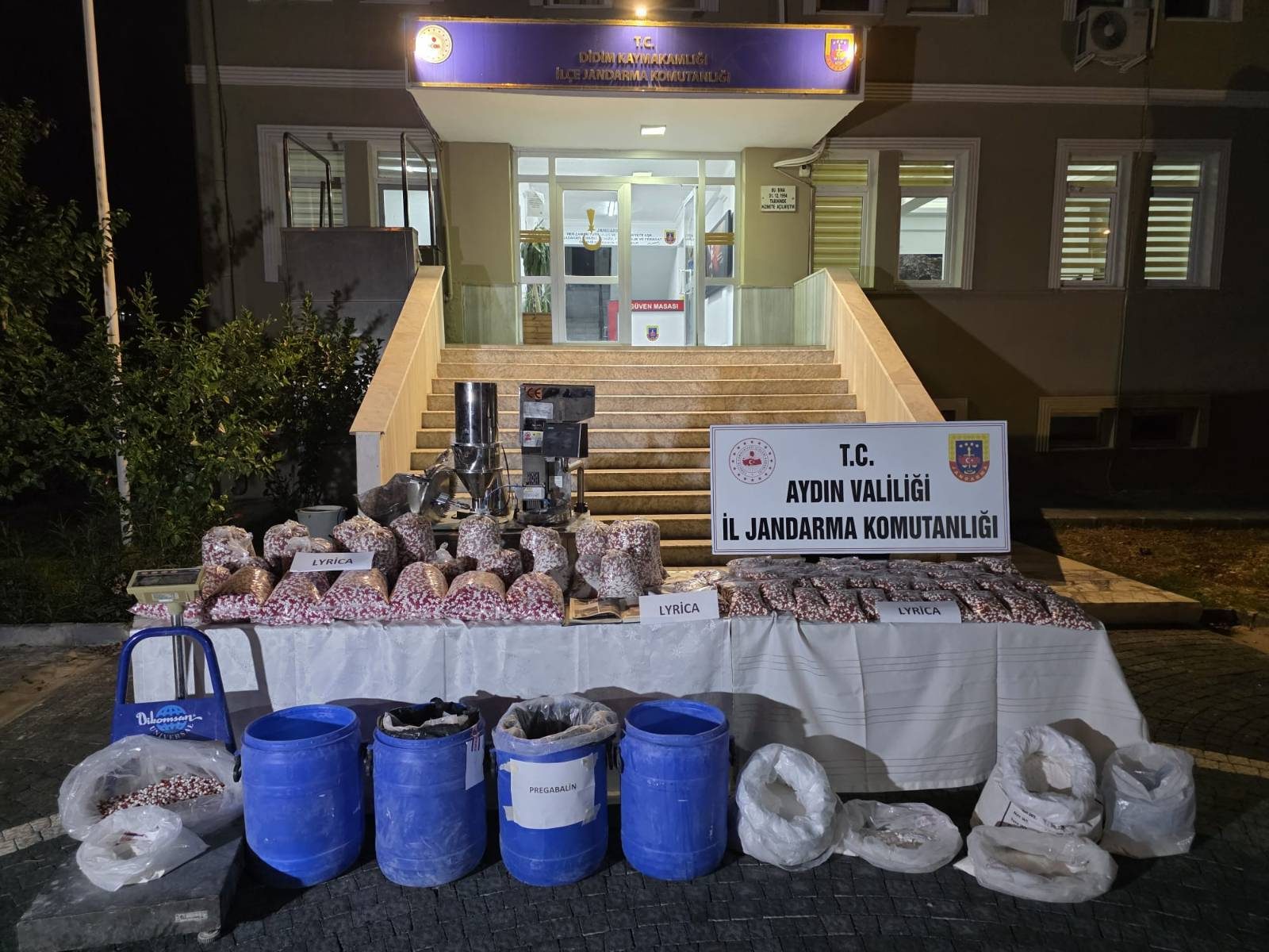 Didim’de Sentetik Hap İmalathanesine Dev Baskın: 1,4 Milyon Adet Lyrica ve 100 Milyon TL’lik Ürün Ele Geçirildi