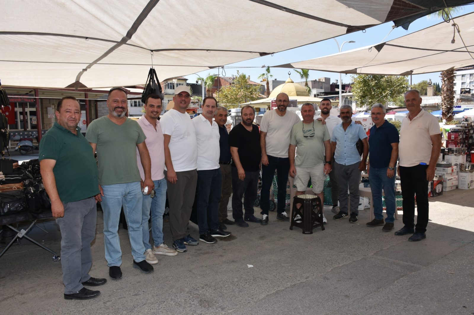 BAŞKAN ZENCİRCİ MECLİS ÜYELERİYLE BİRLİKTE GERMENCİK PAZARINDA VATANDAŞLARLA BULUŞTU