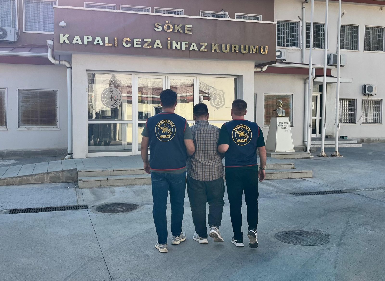 Söke'de kasten öldürme suçundan 9 yıl hapis cezası bulunan hükümlü yakalandı