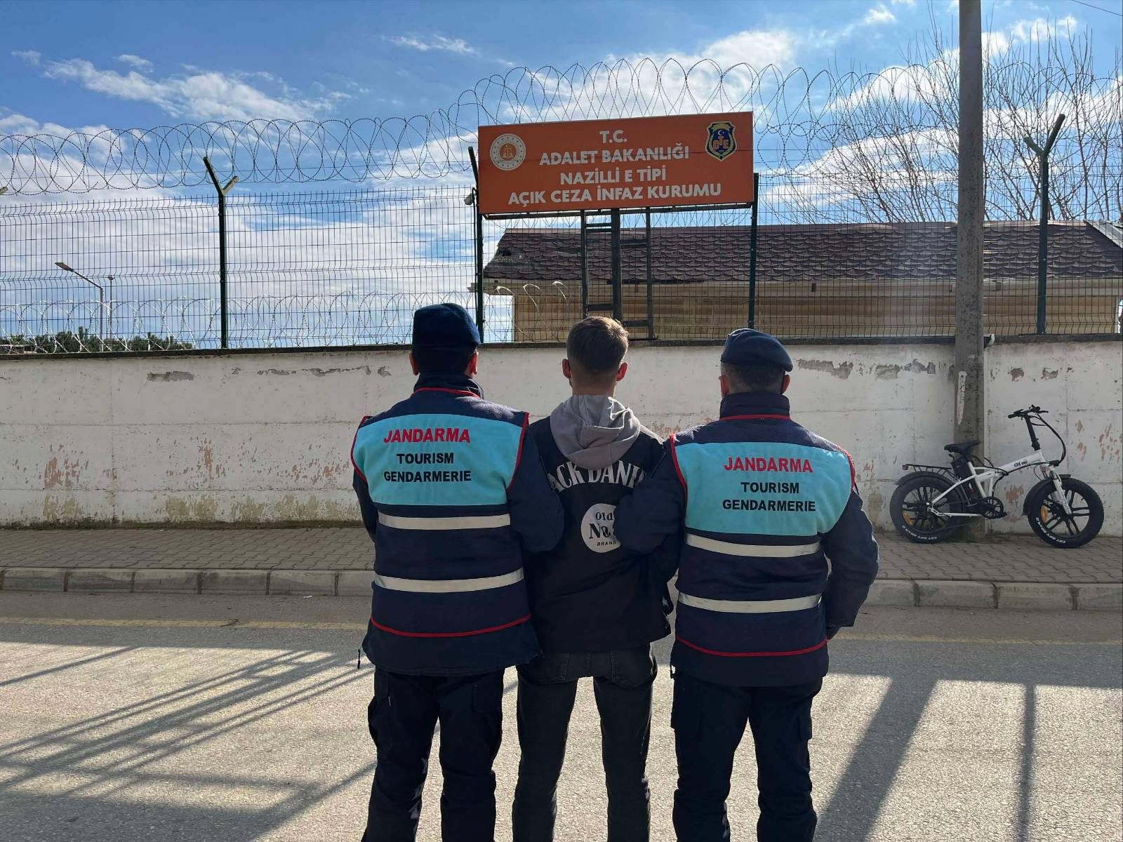Jandarma yakalama kararı bulunan 35 kişiyi yakaladı