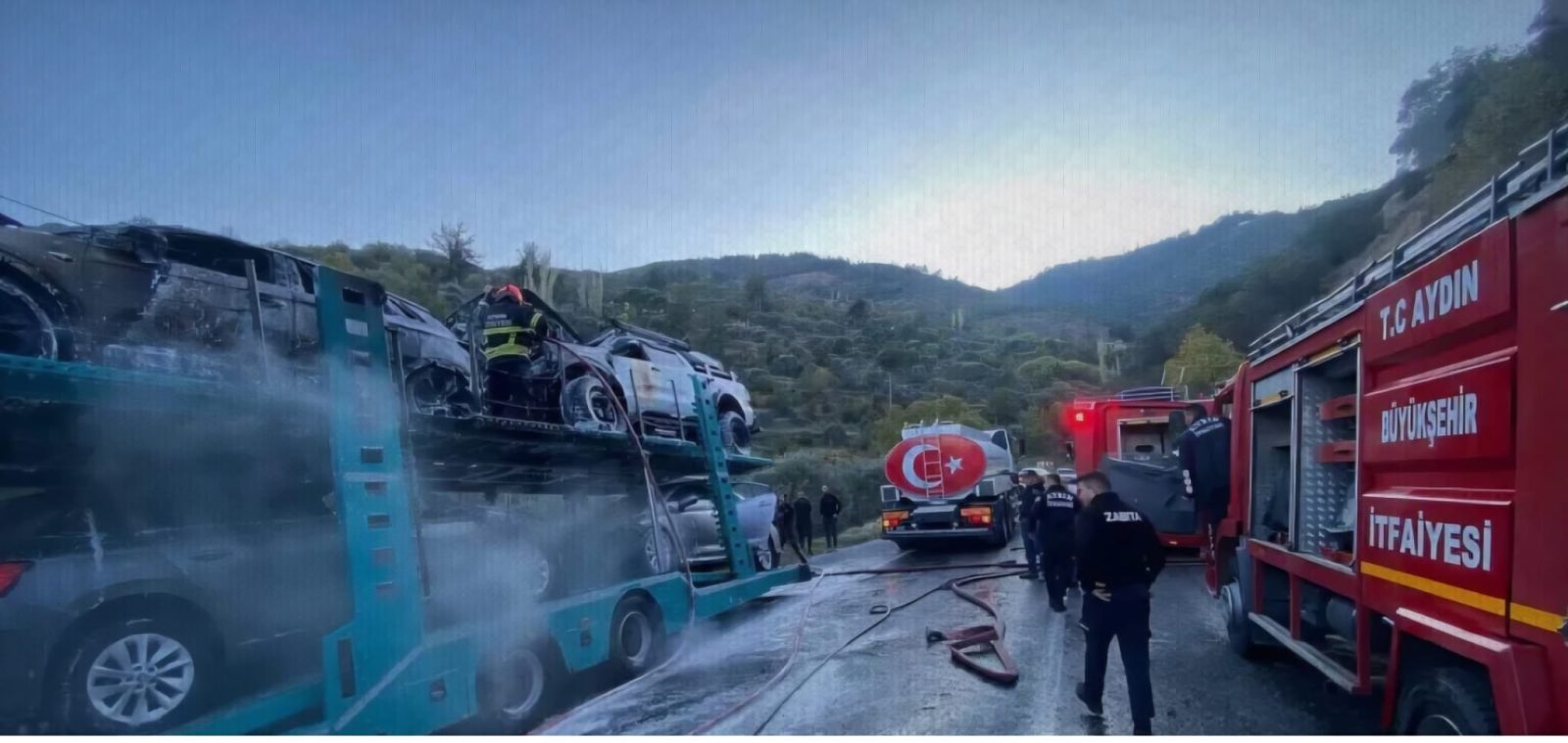 Bozdoğan’da Araç Yüklü Tır Alev Aldı: Araçlar Kullanılamaz Hale Geldi