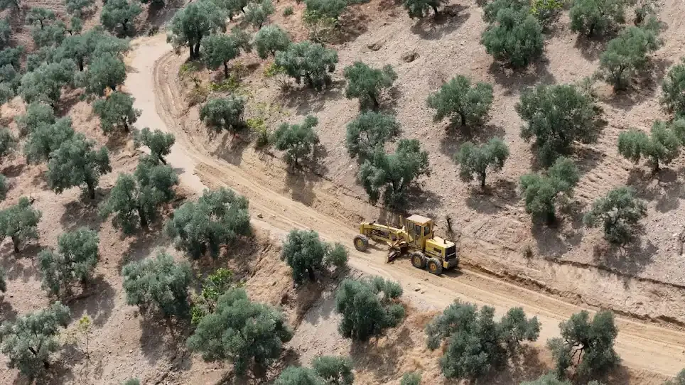 ÇERÇİOĞLU: KIRSAL MAHALLELERİMİZDE YOL BAKIM VE DÜZENLEME ÇALIŞMALARIMIZA DEVAM EDİYORUZ