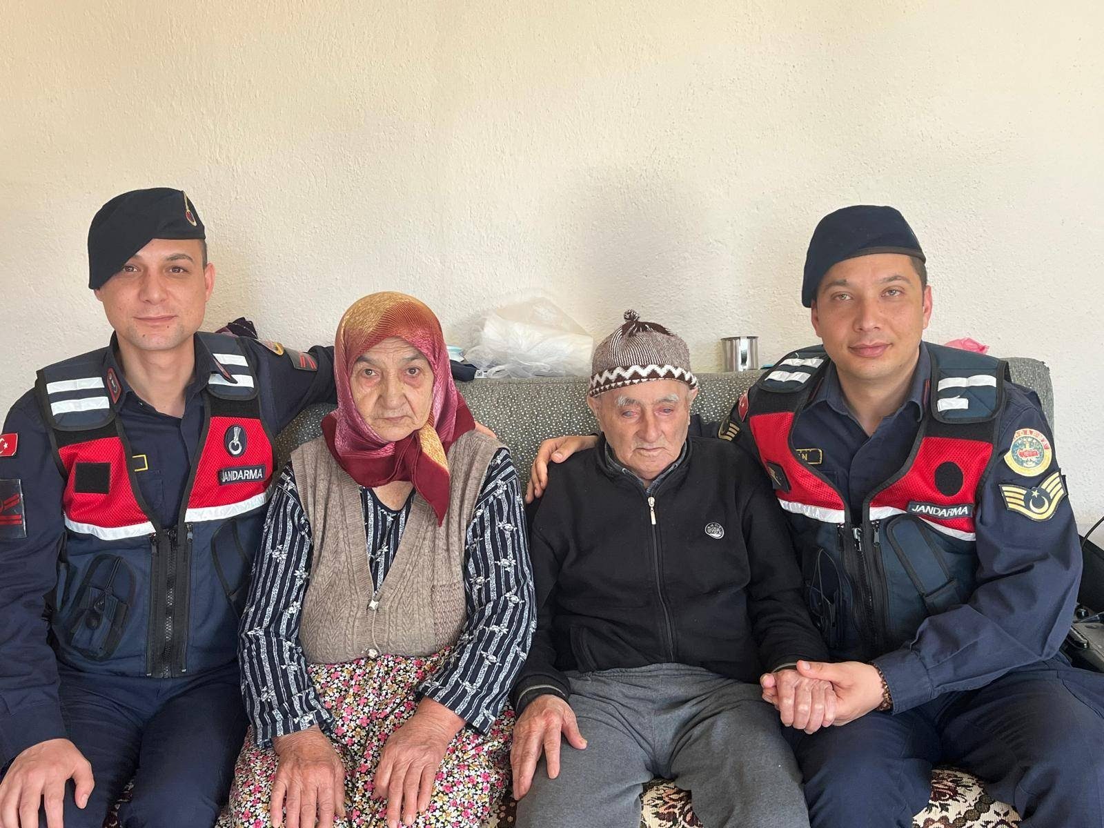 BAYRAMDA ŞEHİT AİLELERİ ZİYARET EDİLDİ